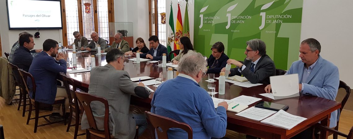 Reunión de la comisión institucional de la candidatura Paisajes del Olivar de Andalucía. JPG de 1,14 MB